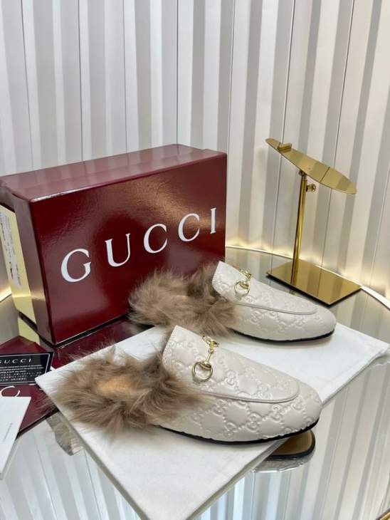 Picture of Gucci Slippers _SKUGuccisz35-42mnq11122011